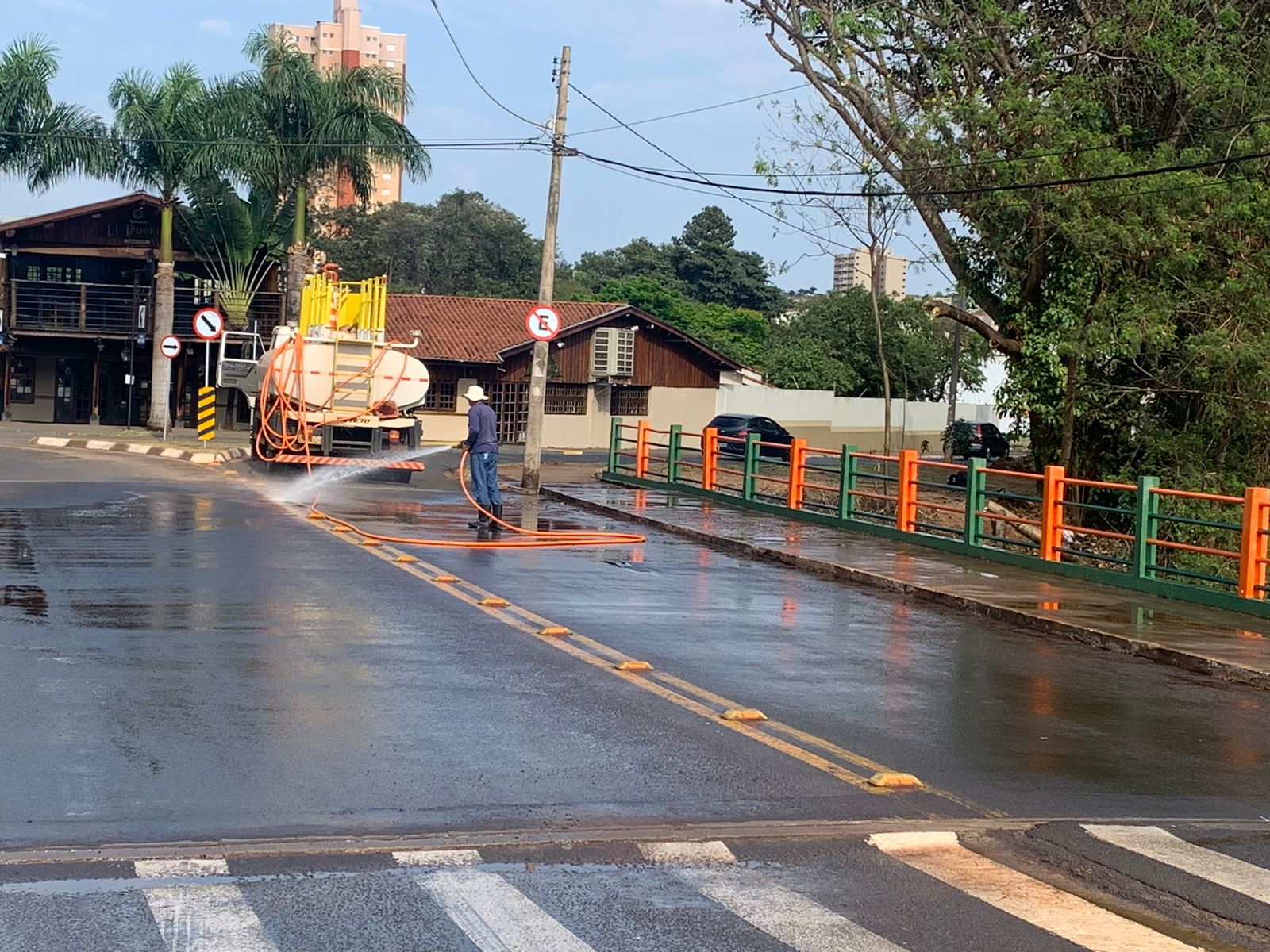 PREFEITURA PROMOVE LIMPEZA NA REGIÃO DA AVENIDA PREFEITO LUIZ LIARTE