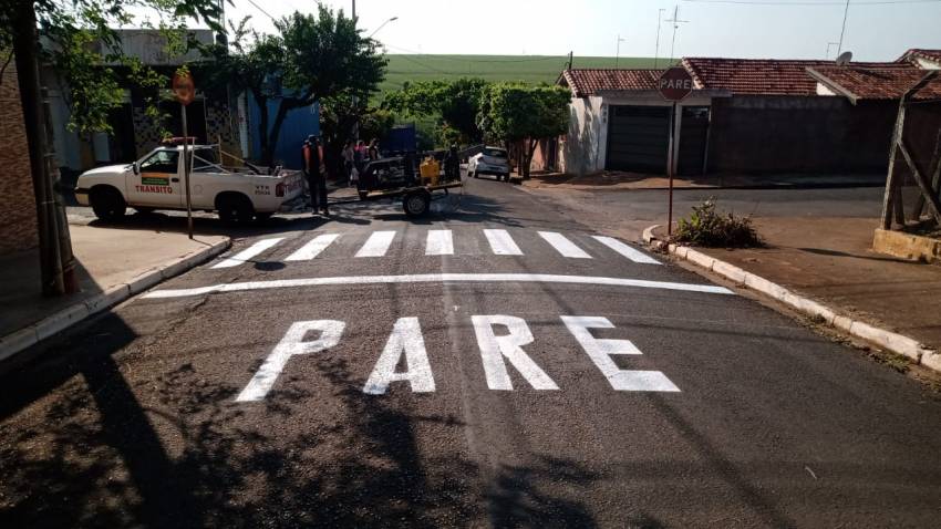PREFEITURA REFORÇA SINALIZAÇÃO DE TRÂNSITO DO DISTRITO DE POTUNDUVA