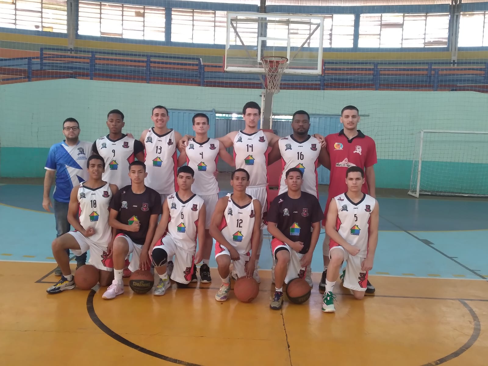 EQUIPES MASCULINAS DE BASQUETE E VÔLEI CONQUISTAM BONS RESULTADOS NO FINAL DE SEMANA