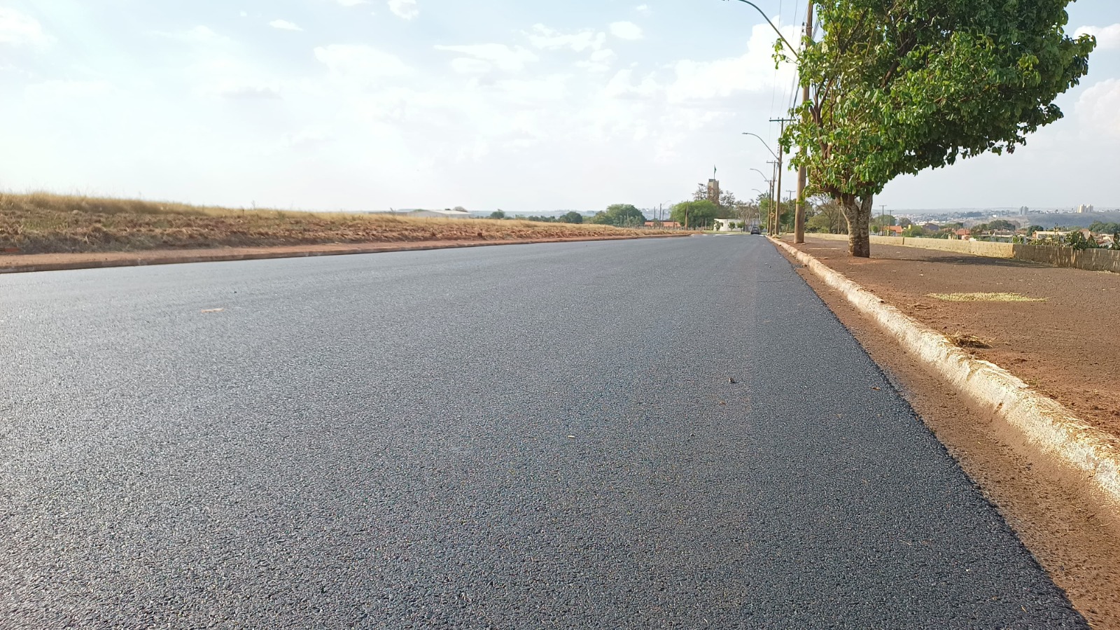 EM UMA SEMANA, PREFEITURA CONCLUI RECAPE DA RUA JOSÉ MASSUCATO