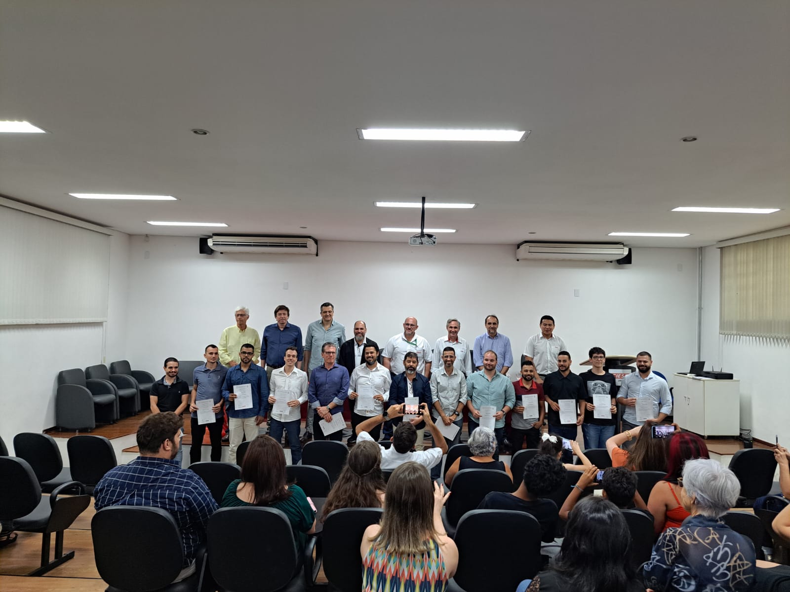 CURSO DE QUALIFICAÇÃO DE DESIGNER GRÁFICO DE EMBALAGEM FORMA PRIMEIRA TURMA