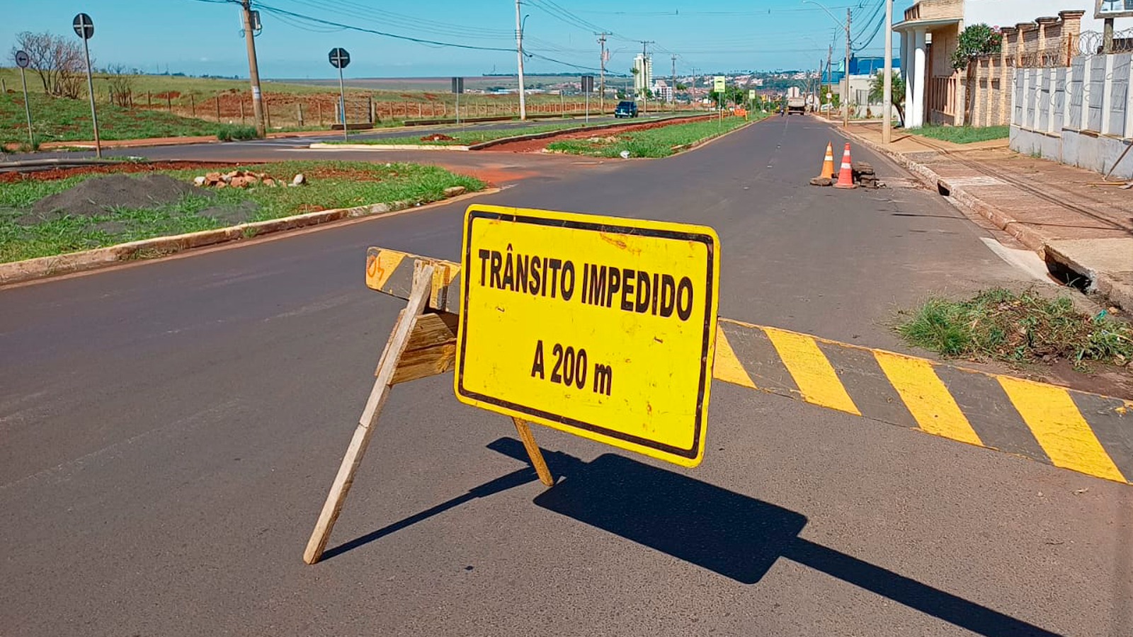 PREFEITURA INSTALA FAIXAS ELEVADAS EM AVENIDAS DA CIDADE
