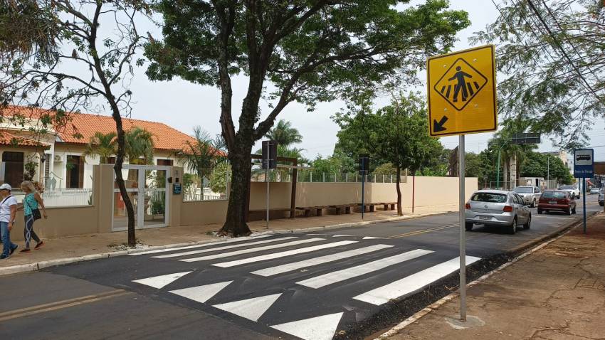 PREFEITURA CONCLUI INSTALAÇÃO DE QUATRO FAIXAS ELEVADAS