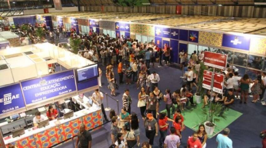 PREFEITURA E SEBRAE LEVAM JAUENSES PARA A FEIRA DO EMPREENDEDOR