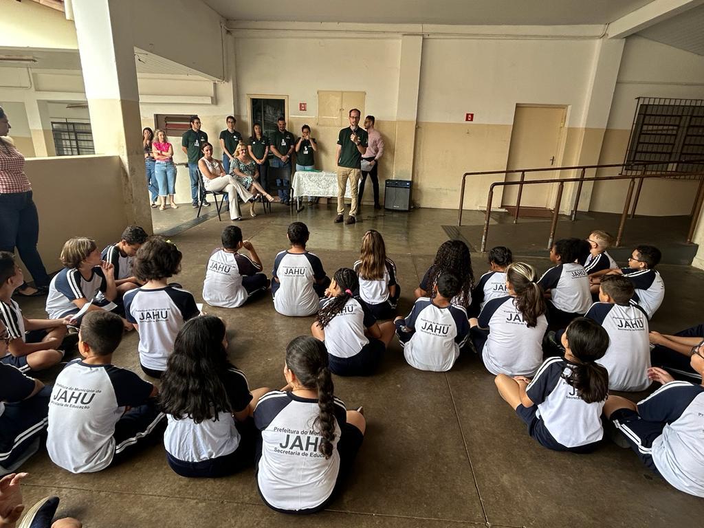 ESTUDANTES RECEBEM CERTIFICAÇÃO POR PARTICIPAÇÃO EM PROJETO AMBIENTAL