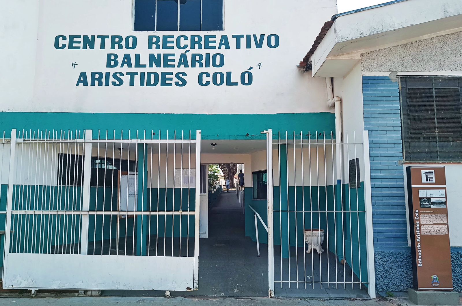 PREFEITURA PROMOVE REVITALIZAÇÃO DA PINTURA DO BALNEÁRIO