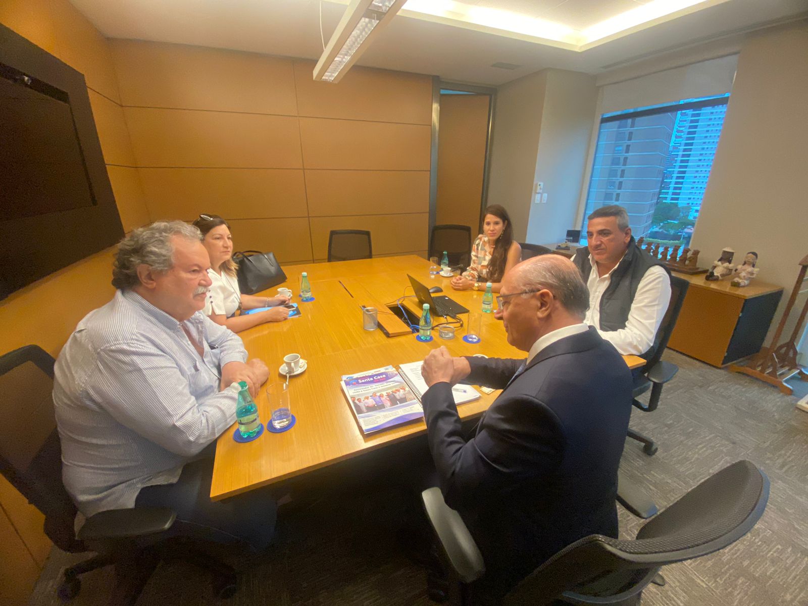 PREFEITURA PARTICIPA DE REUNIÃO COM O VICE-PRESIDENTE DO BRASIL