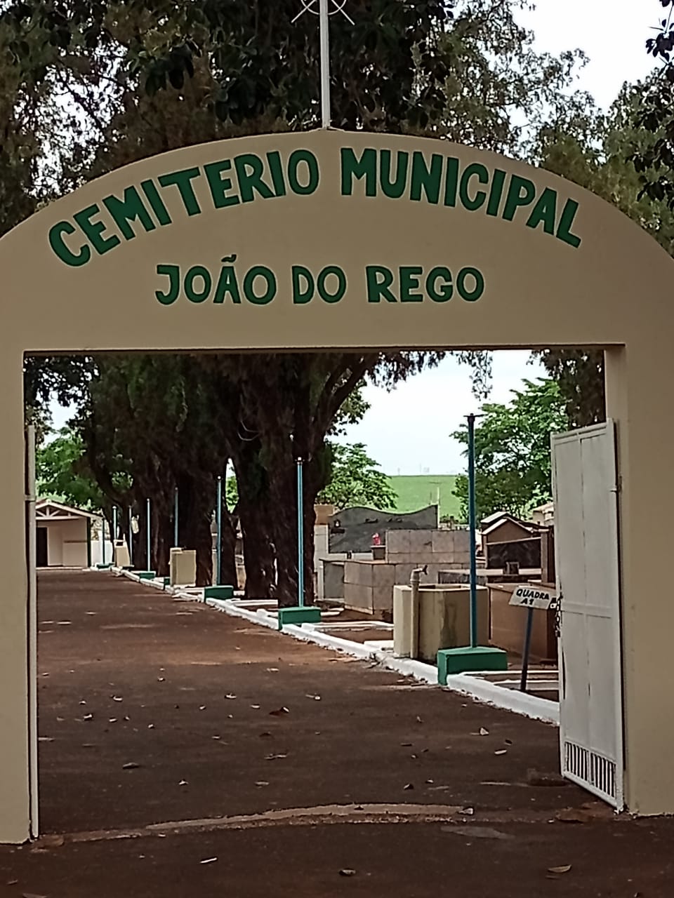 CEMITÉRIO DE POTUNDUVA PASSA POR LIMPEZA E PINTURA
