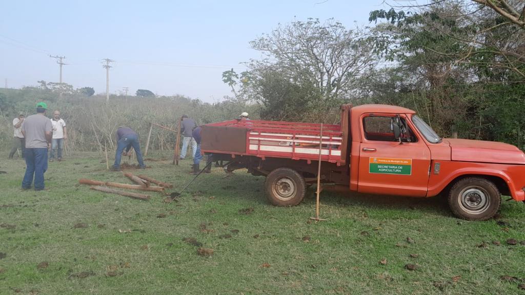 TERRENO PARA INSTALAR EQUIPAMENTO QUE MEDE NÍVEL DO RIO JAÚ É PREPARADO