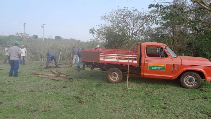 TERRENO PARA INSTALAR EQUIPAMENTO QUE MEDE NÍVEL DO RIO JAÚ É PREPARADO