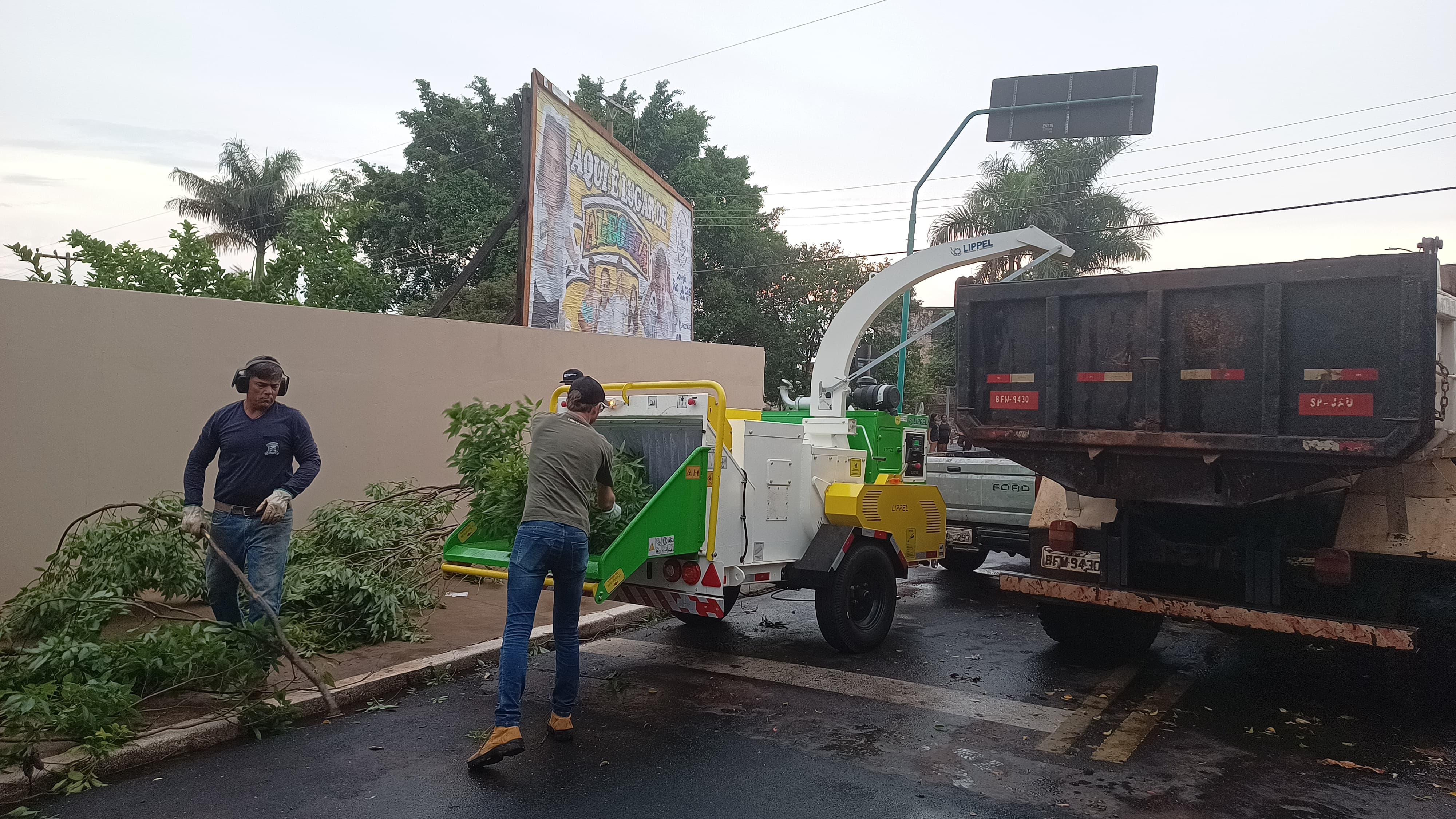 PREFEITURA ADQUIRE TRITURADOR DE GALHOS