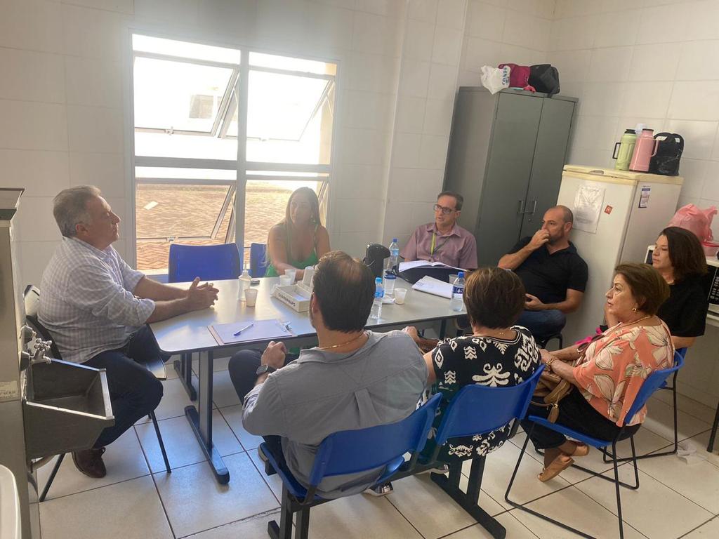 MELHORIAS EM UNIDADES DE SAÚDE É PAUTA DE REUNIÃO