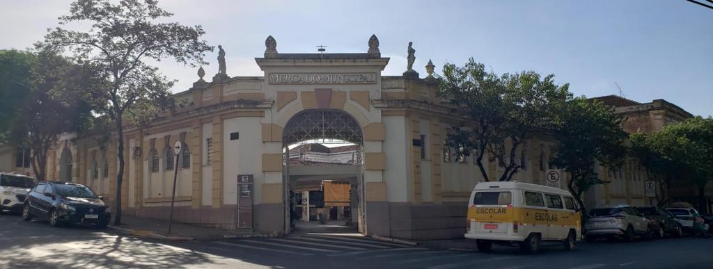 ESTUDANTES TÊM AULA DE HISTÓRIA E CULTURA NO MERCADÃO MUNICIPAL