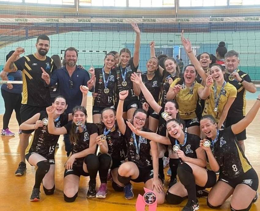 VÔLEI: EQUIPE FEMININA CONQUISTA A LIGA PRATA DA AABR