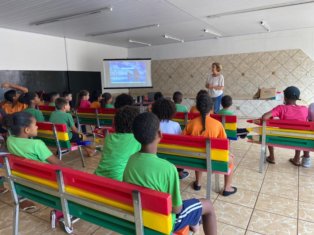 KITS DE HIGIENE BUCAL SÃO ENTREGUES NA CASA DA CRIANÇA