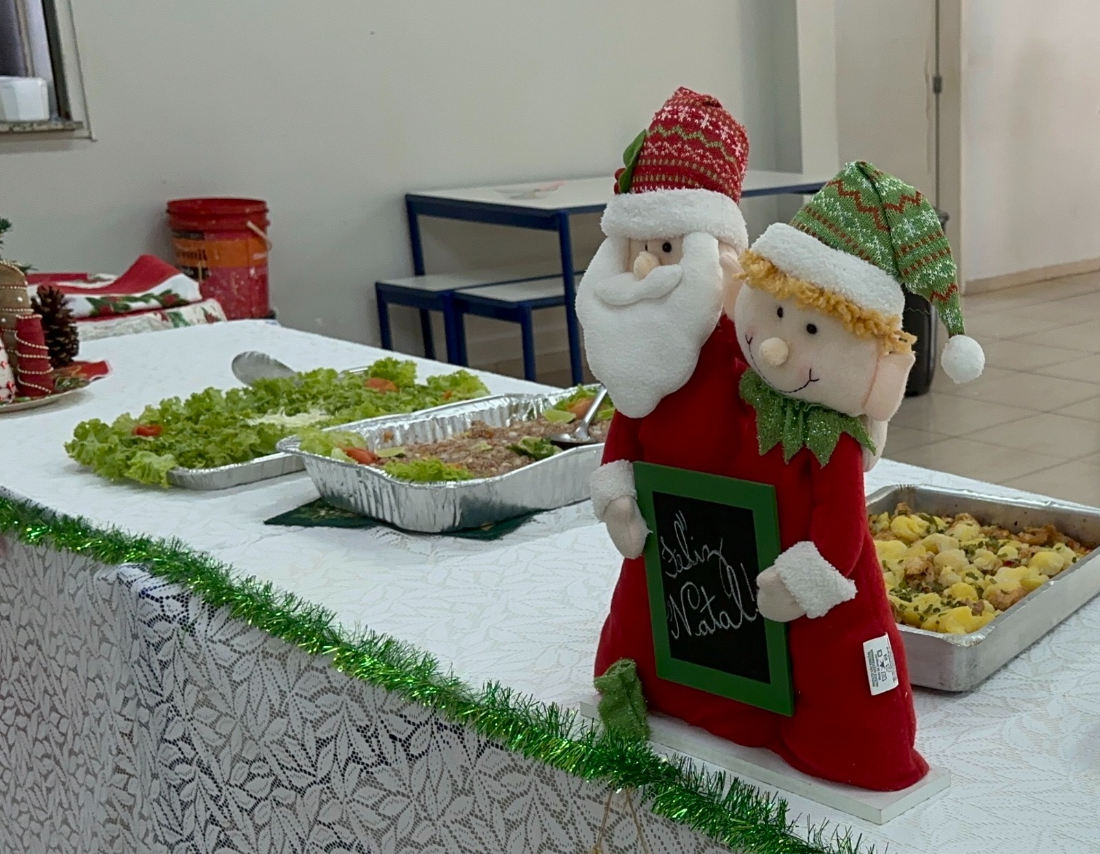 ESCOLAS MUNICIPAIS SERVEM MERENDA NATALINA