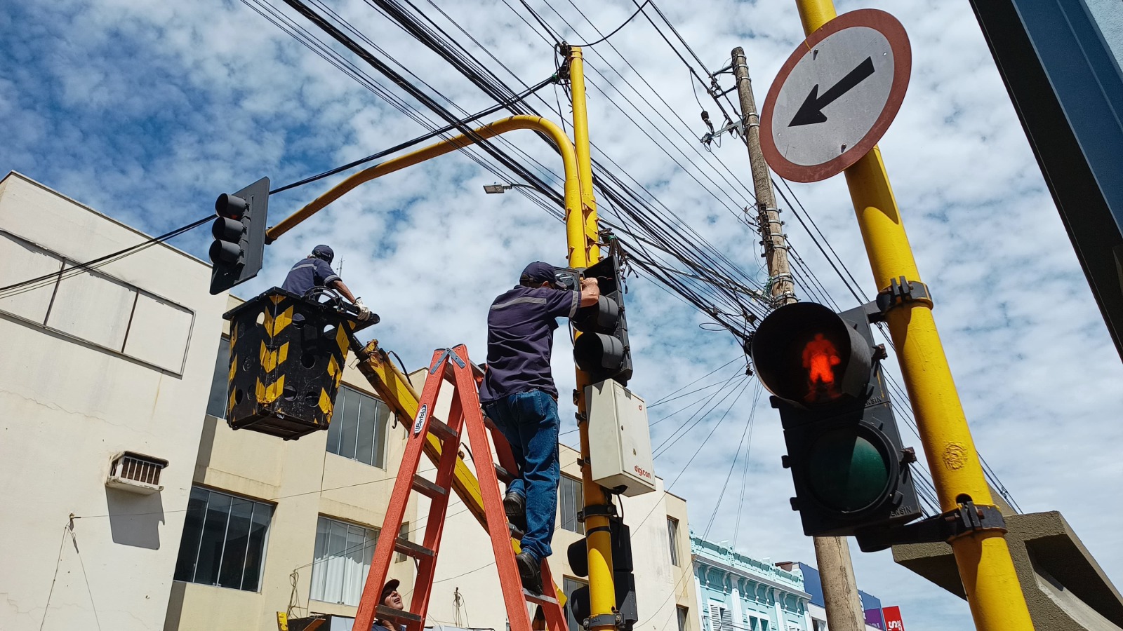 PREFEITURA MODERNIZA SINALIZAÇÃO SEMAFÓRICA DA CIDADE