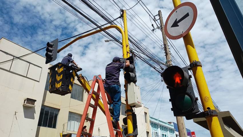 PREFEITURA MODERNIZA SINALIZAÇÃO SEMAFÓRICA DA CIDADE