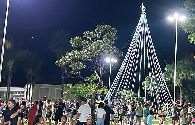 PREFEITURA REVITALIZA PRAÇA DO MUSEU COM MÃO DE OBRA PRÓPRIA