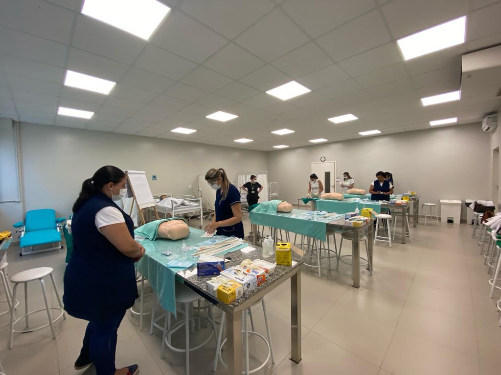 ENFERMEIROS SÃO CAPACITADOS PARA REALIZAR SONDAGEM VESICAL