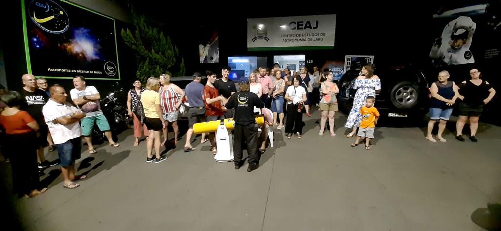 CURIOSIDADE SOBRE ASTRONOMIA LEVA MAIS DE 100 PESSOAS AO CEAJ NUMA ÚNICA NOITE