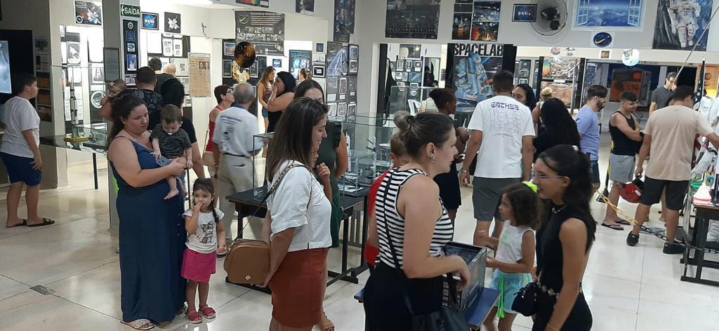 JÚPITER E SATURNO LEVAM CENTENAS DE PESSOAS AO CEAJ