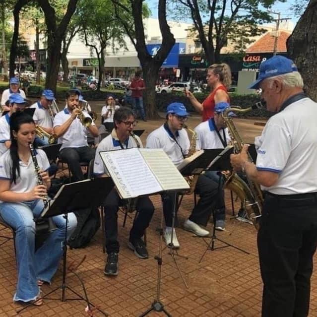 AMANHÃ TEM BANDA CARLOS GOMES NO JARDIM DE BAIXO