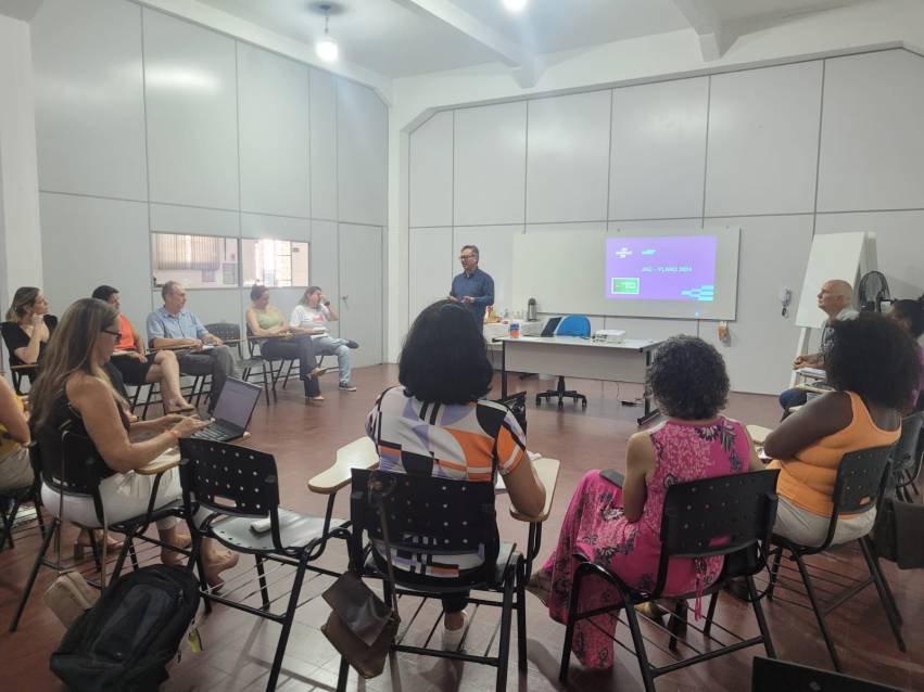 SECRETARIAS MUNICIPAIS PARTICIPAM DE REUNIÃO COM O SEBRAE