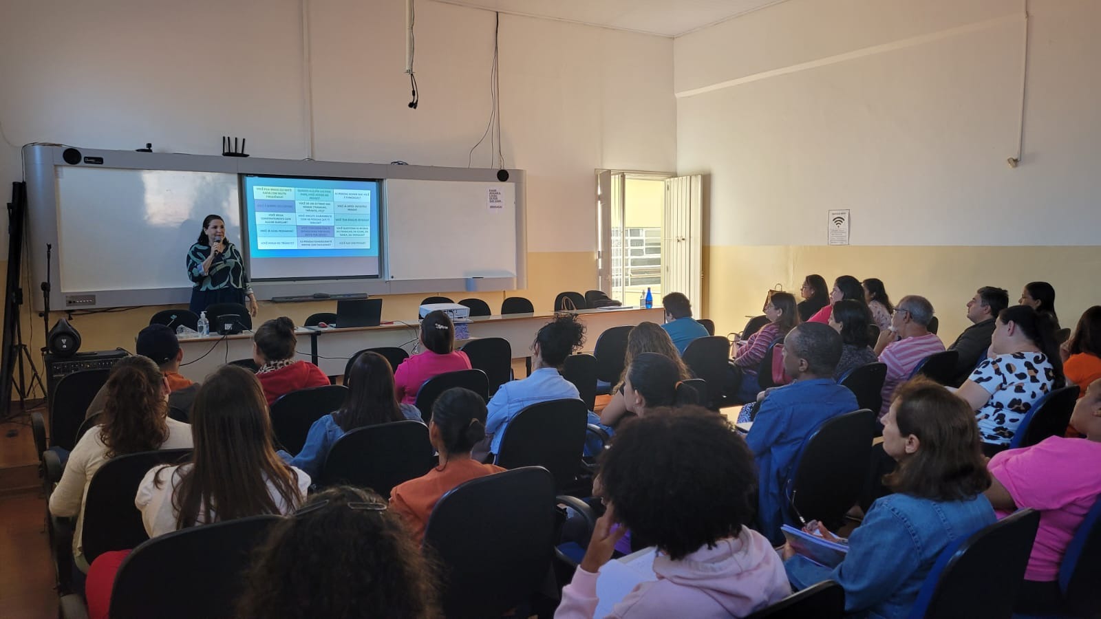 MONITORES DA REDE MUNICIPAL CONCLUEM SEMANA DE FORMAÇÃO