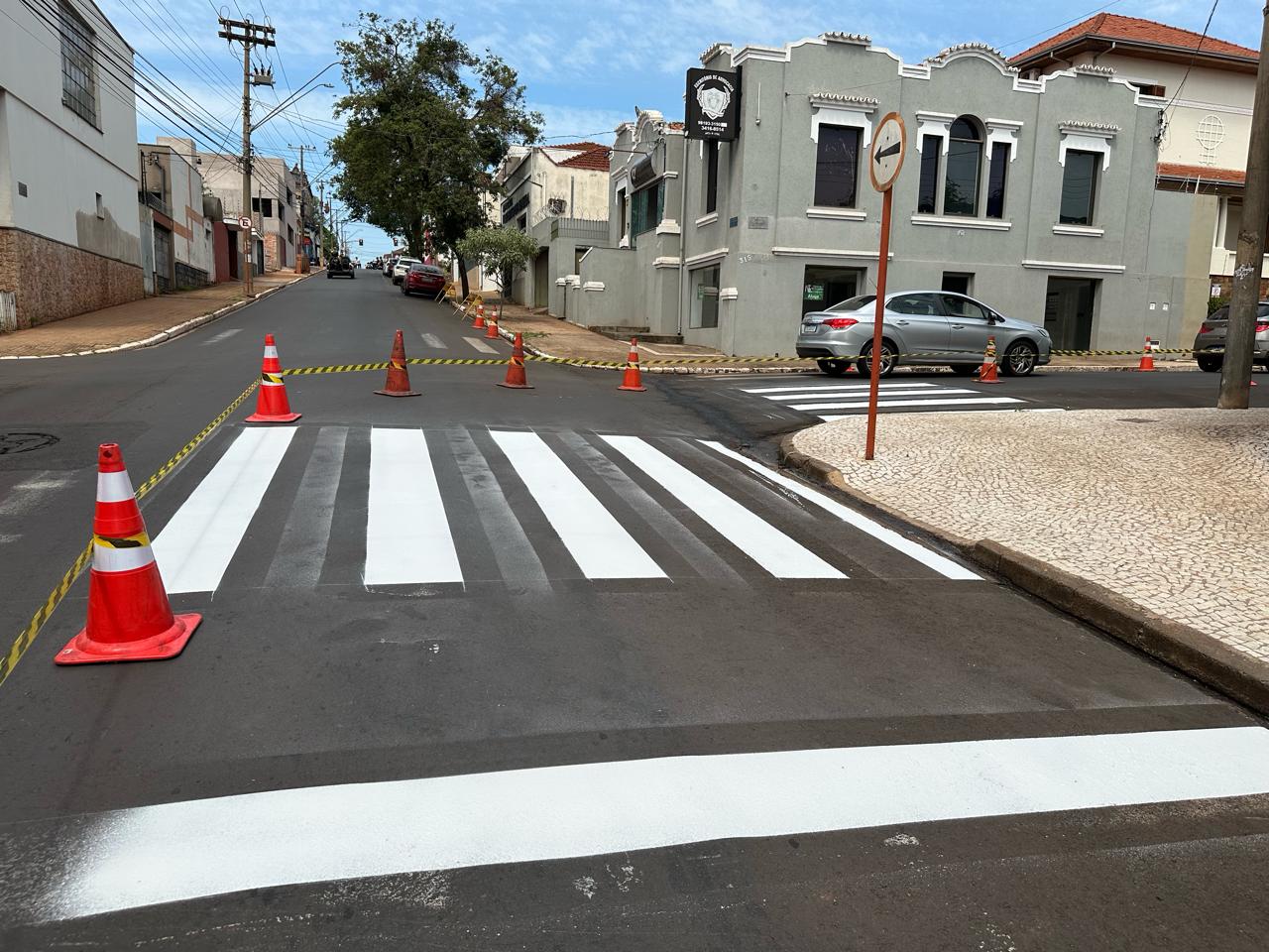 TRABALHOS DE RECUPERAÇÃO DA SINALIZAÇÃO DE TRÂNSITO CONTINUAM