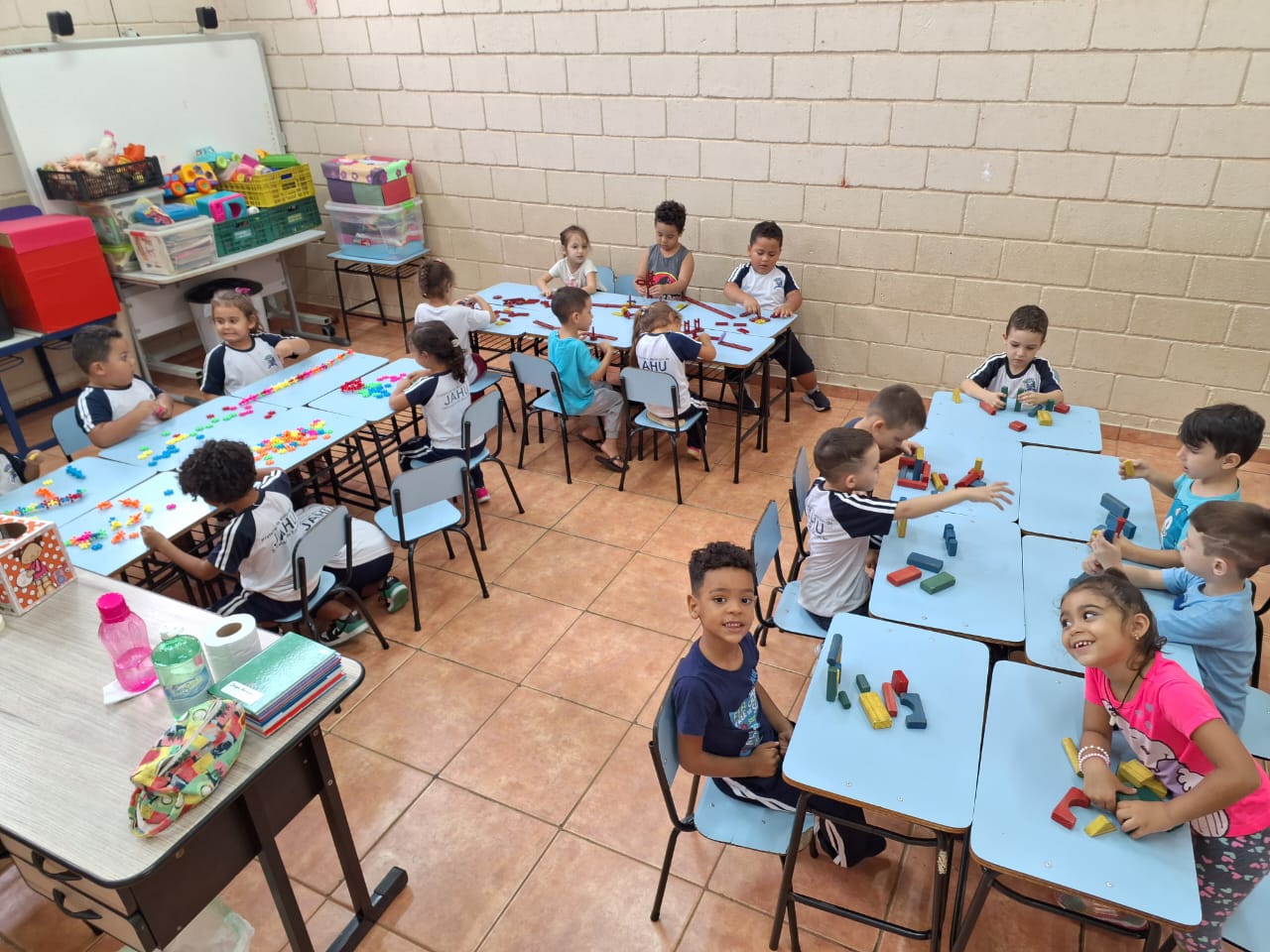 As aulas voltaram e as nossas escolas estão do jeito que a gente mais gosta: cheias de alunos!