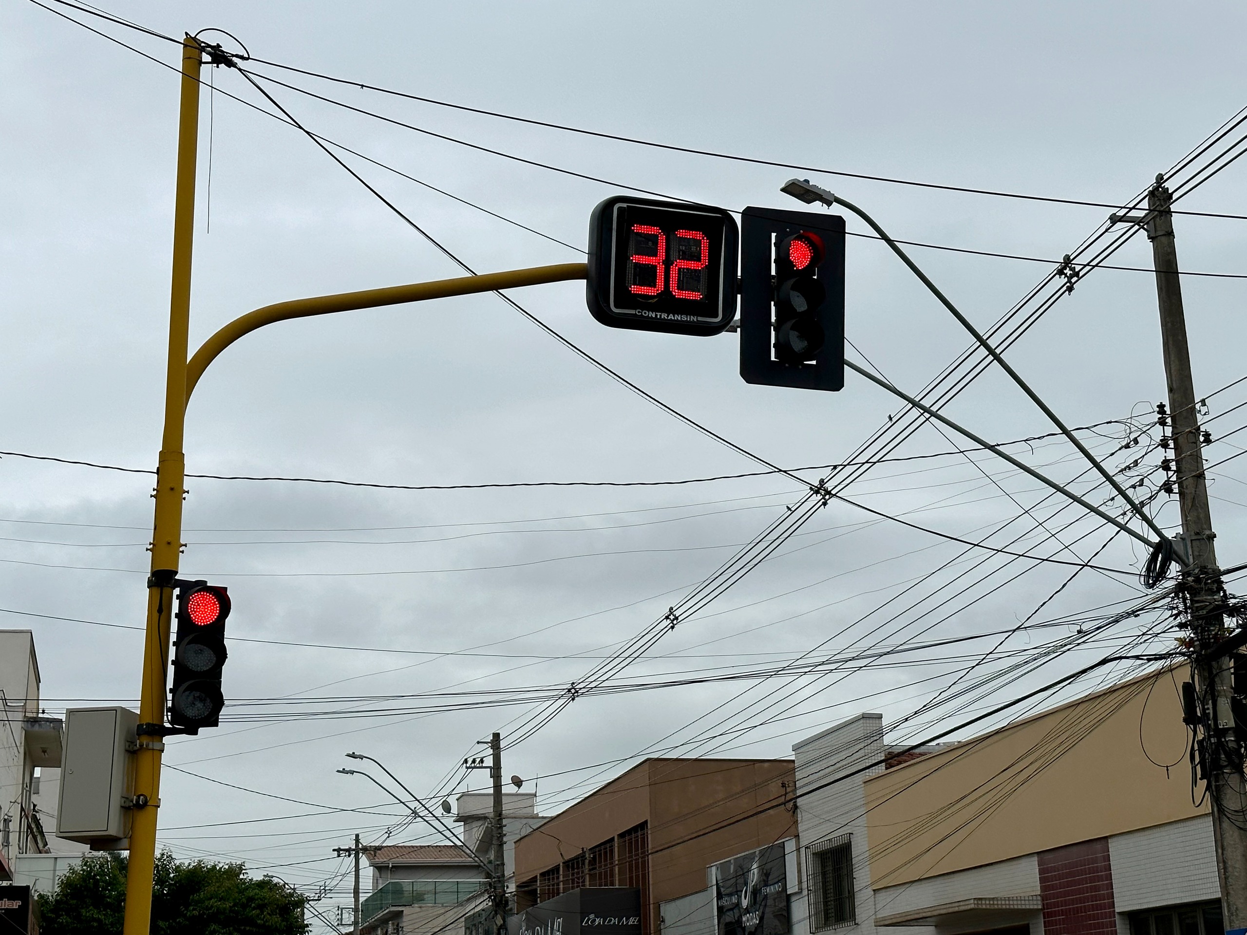 PREFEITURA INSTALA MAIS CONTROLADORES DE TEMPO NOS SEMÁFOROS DA CIDADE