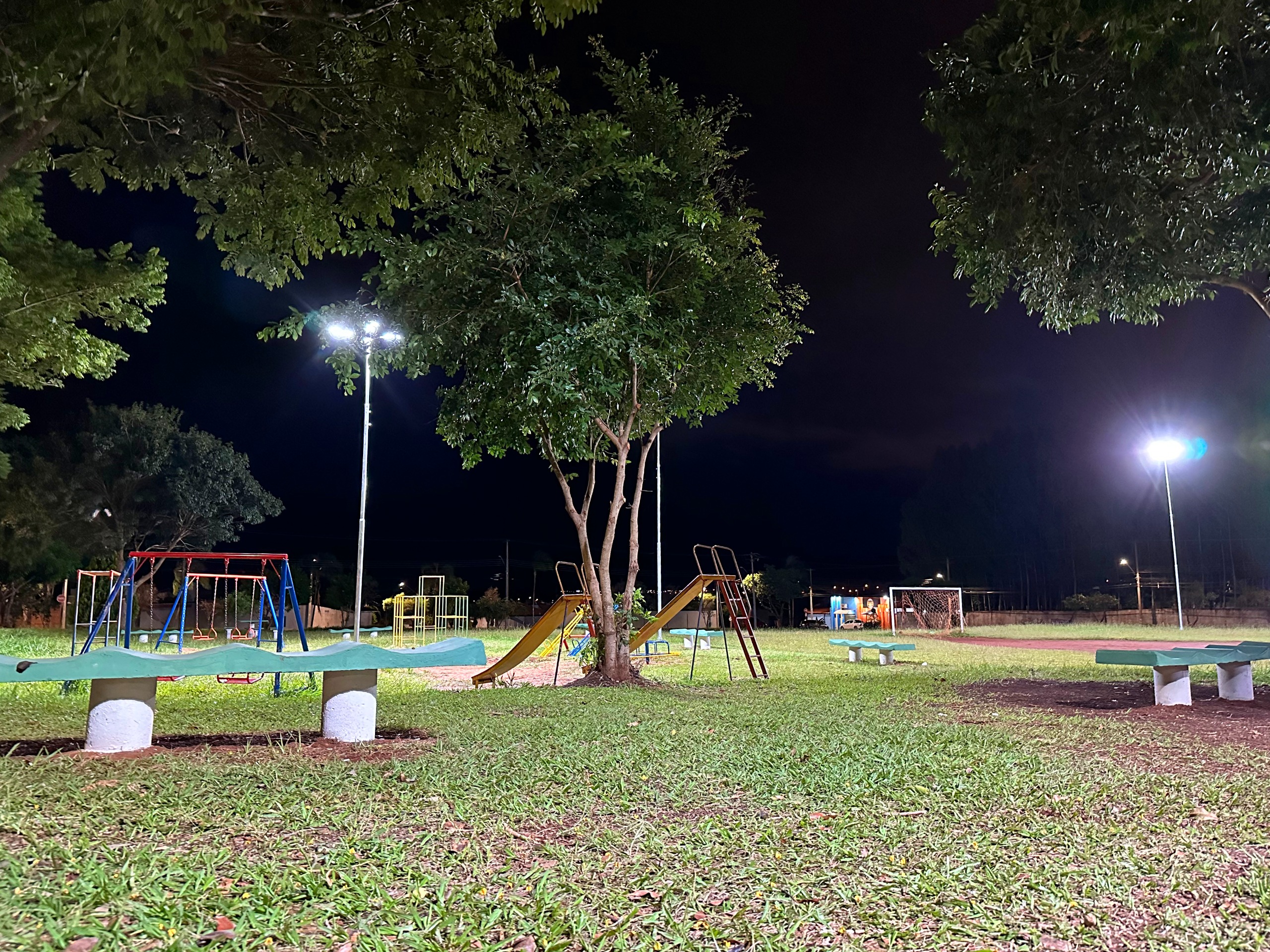 PREFEITURA PROMOVE MELHORIAS NA PRAÇA ANA DE OLIVEIRA MELGES, NO COMERCIÁRIOS