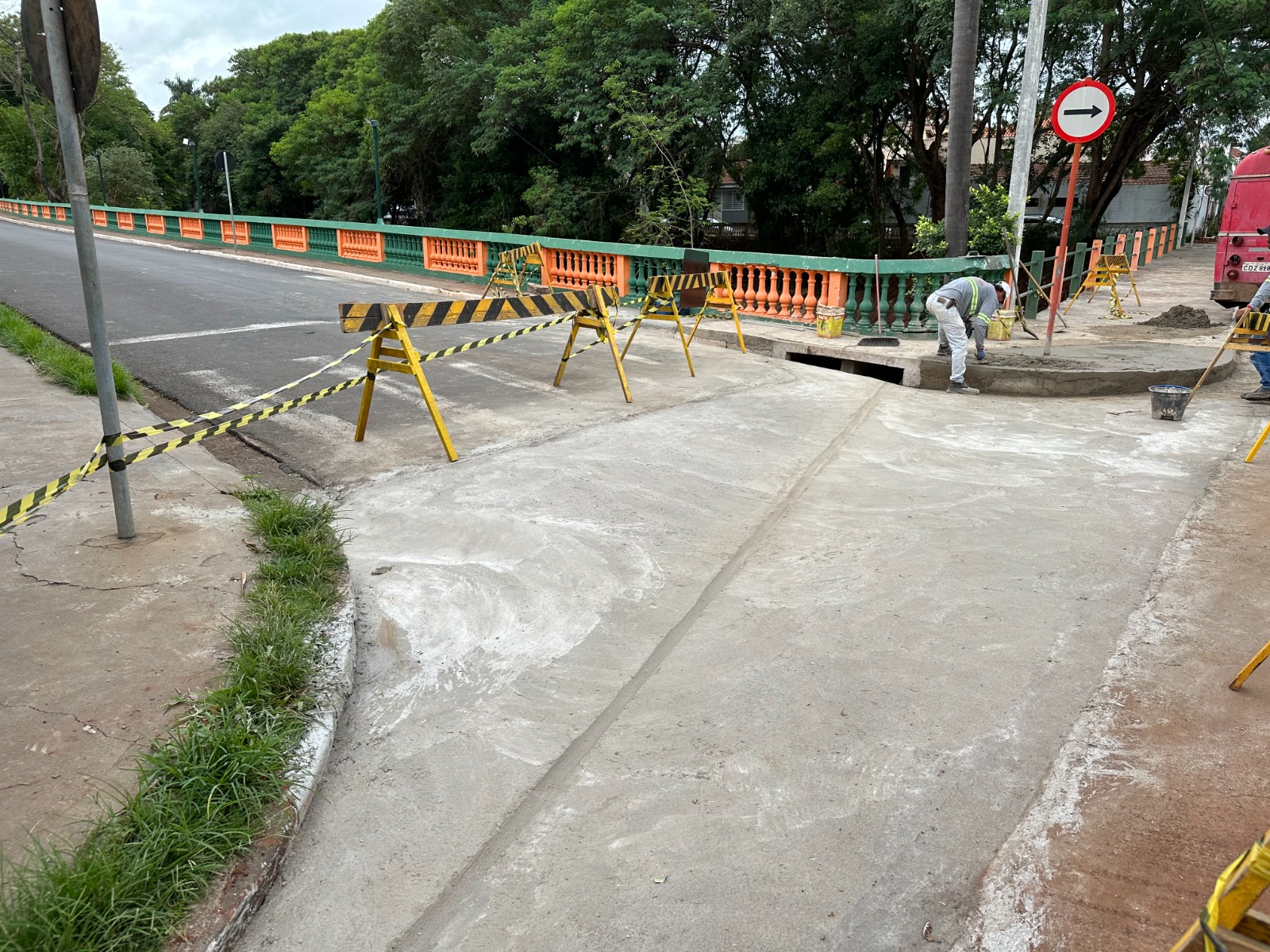 PREFEITURA FINALIZA INSTALAÇÃO DE SARJETÃO NA REGIÃO DO CANO TORTO