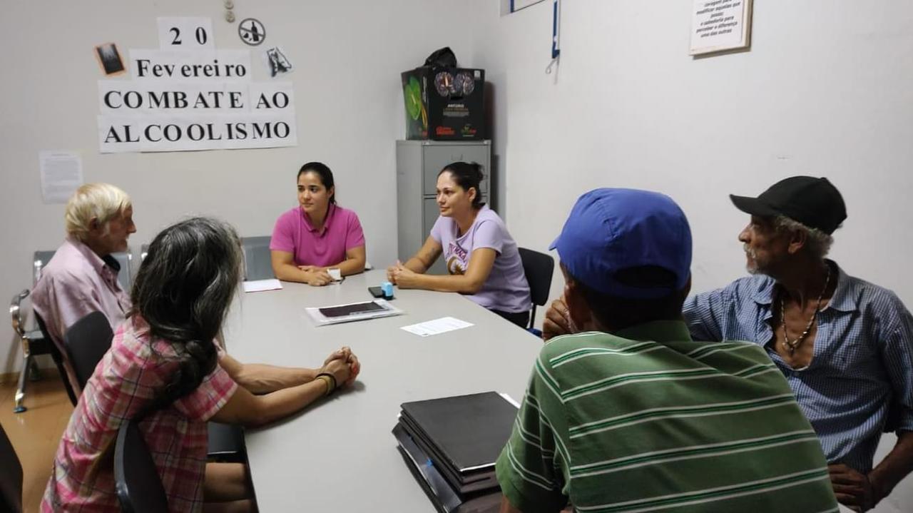 PALESTRA NO CAPS ABORDA PREVENÇÃO E COMBATE AO ALCOOLISMO