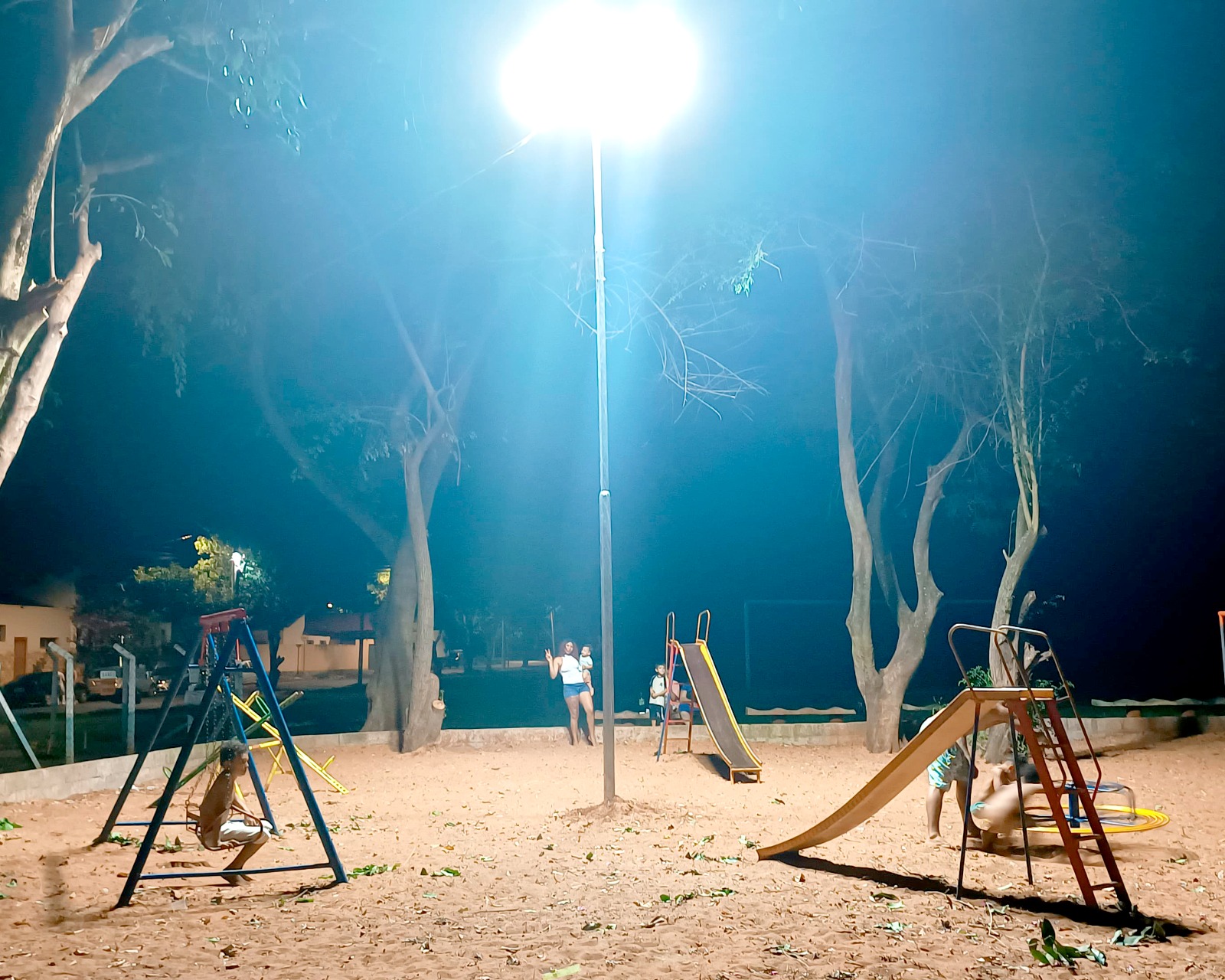 PREFEITURA PROMOVE REVITALIZAÇÃO DO PARQUINHO DO JARDIM SÃO JOSÉ