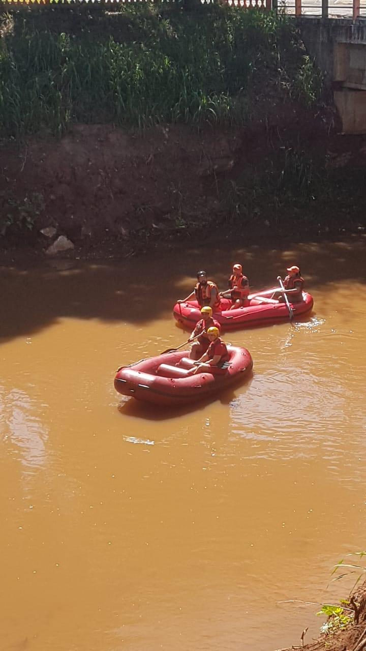BOMBEIROS INSPECIONAM TRECHO DO BOIA CROSS NO RIO JAHU