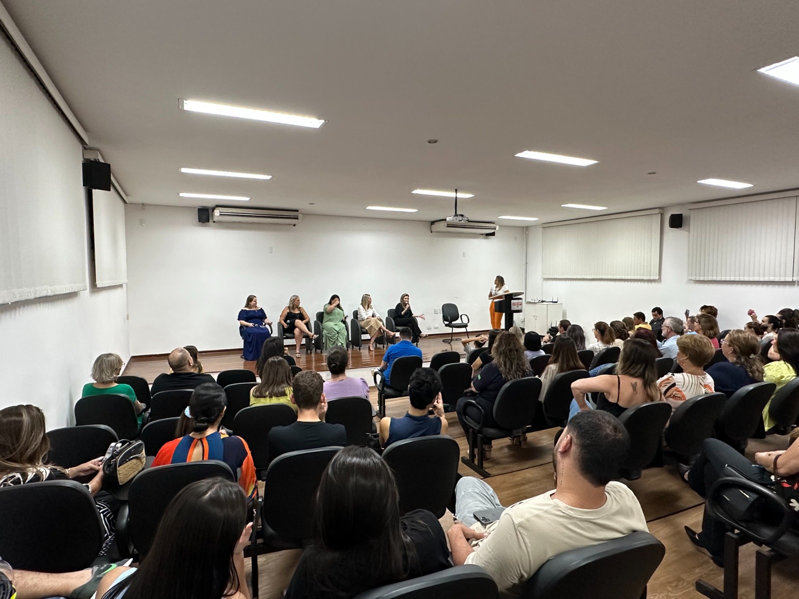 PAINEL CONECTADAS PROMOVE TROCA DE EXPERIÊNCIAS ENTRE EMPREENDEDORAS JAUENSES