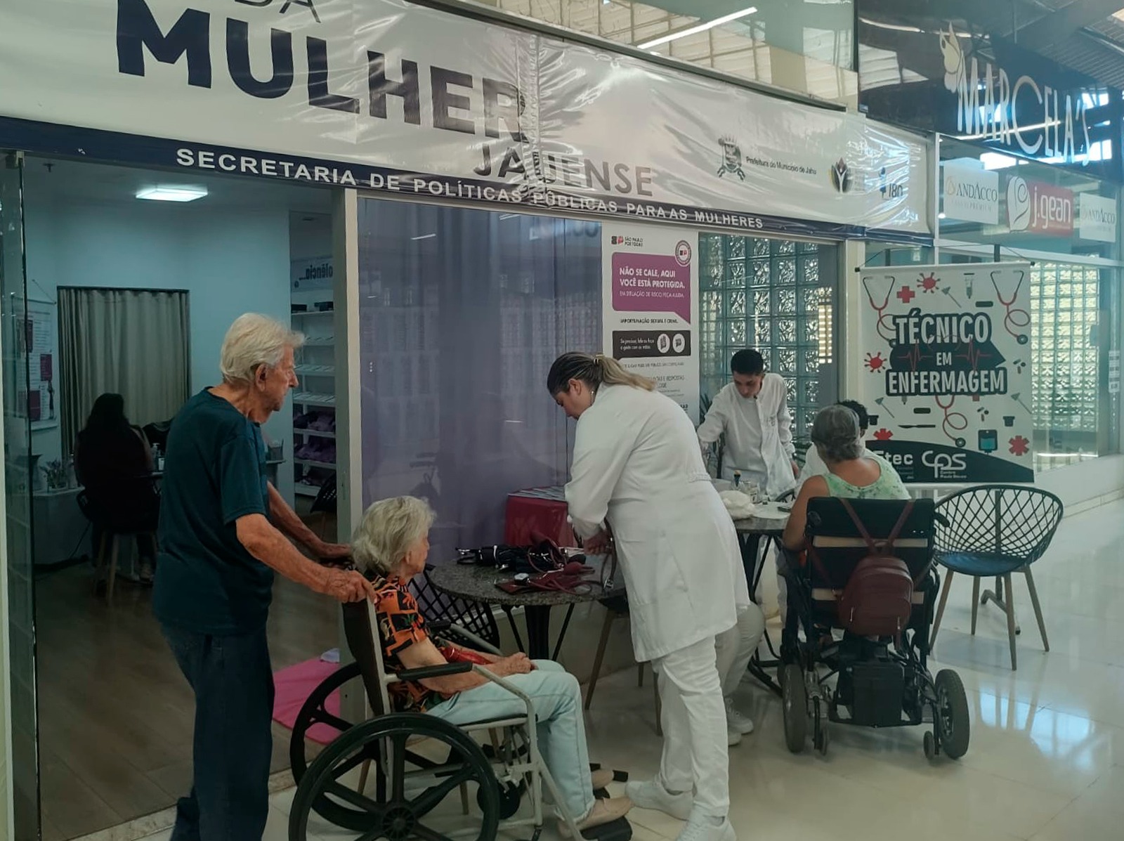 MARÇO PARA ELAS - ATENDIMENTOS E ORIENTAÇÕES CONTINUAM NO TERRITÓRIO DO CALÇADO