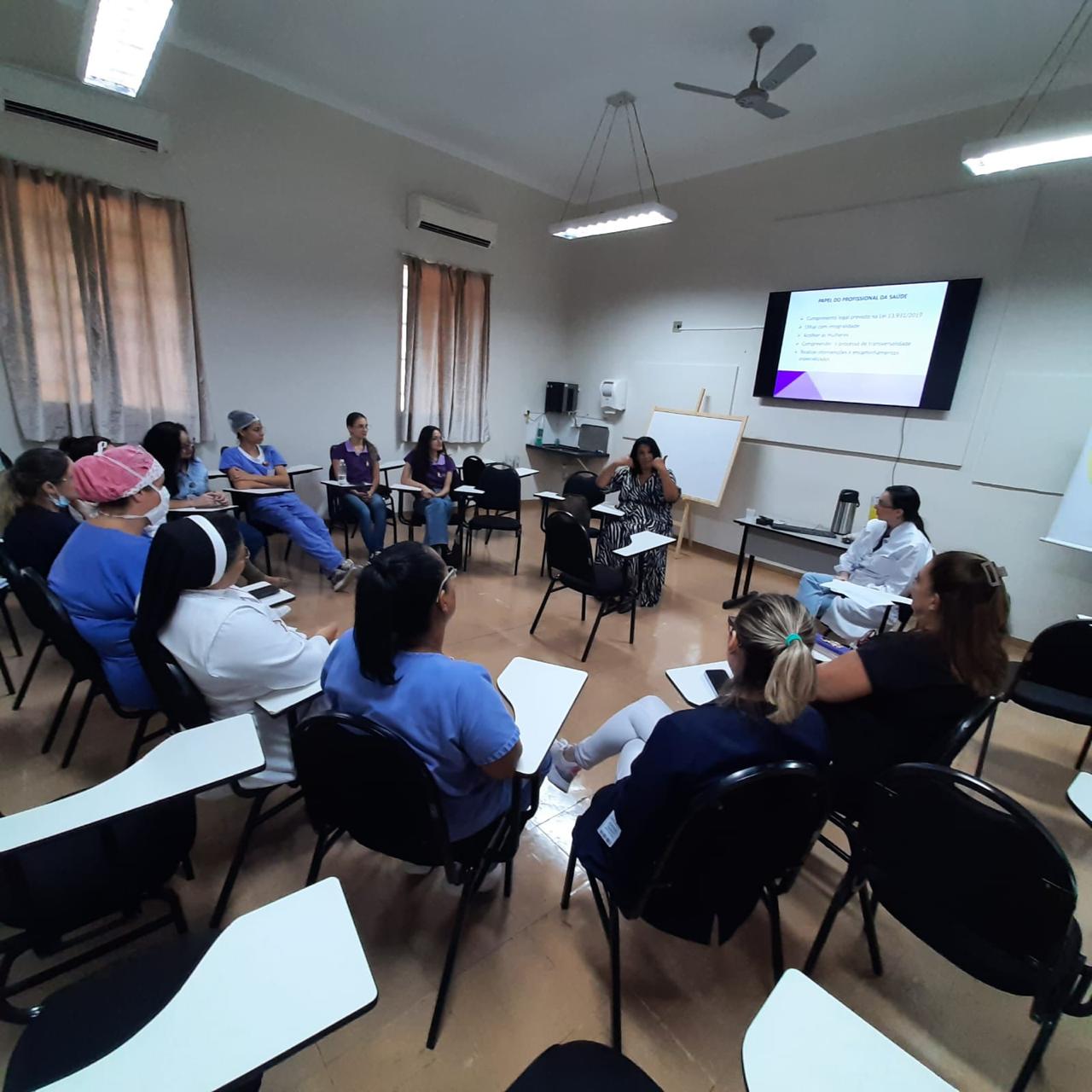 MARÇO PARA ELAS - RODA DE CONVERSA ABORDA VIOLÊNCIA CONTRA A MULHER E FORMAS DE ENFRENTAMENTO