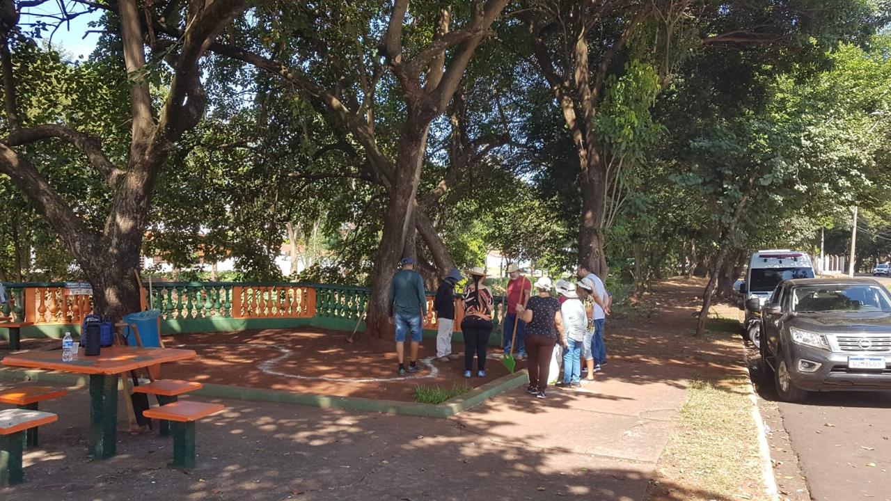 PRAÇA PRÓXIMA AO ANTIGO KARTÓDROMO FICA MAIS BONITA COM NOVO PAISAGISMO