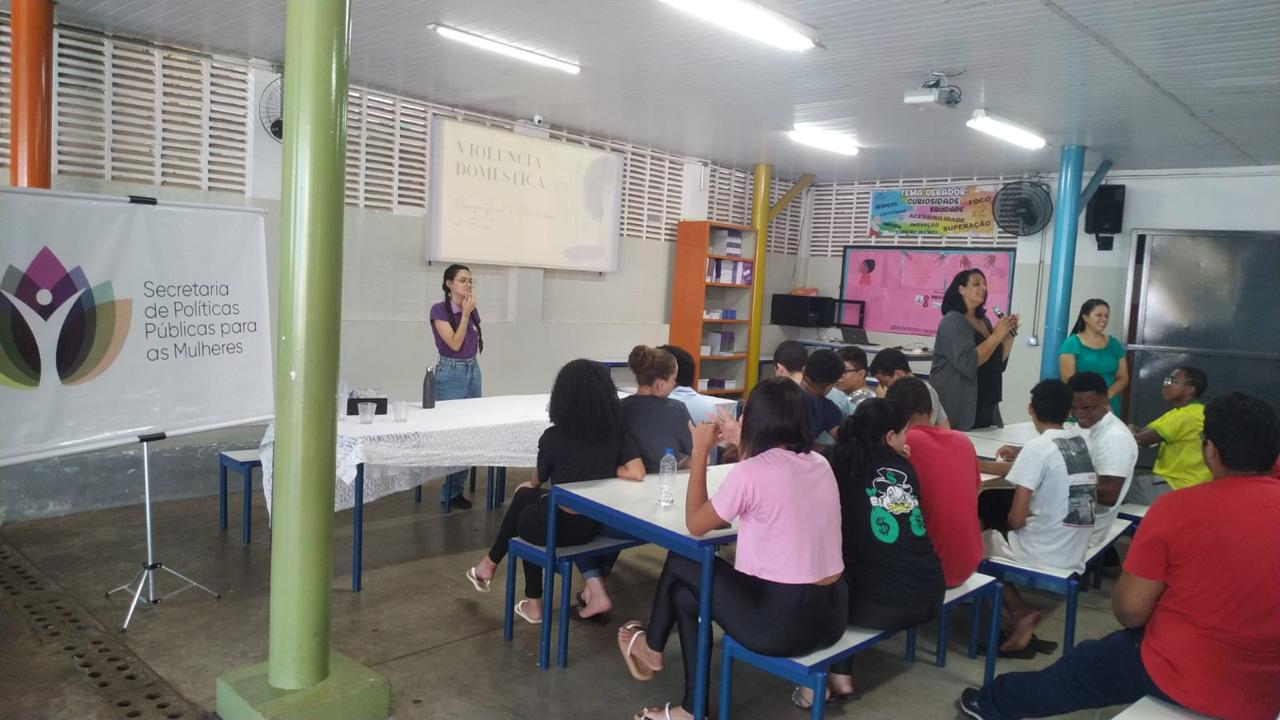 LEI MARIA DA PENHA ITINERANTE VAI À ESCOLA FREI GALVÃO EM POTUNDUVA