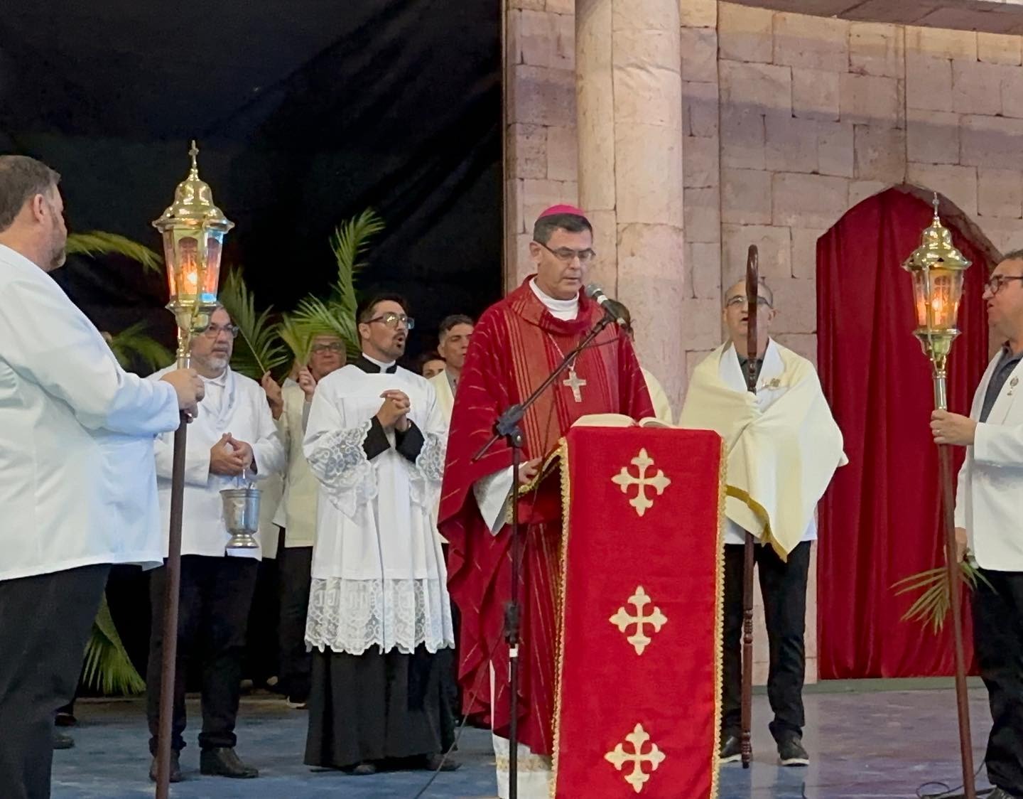 SANTA MISSA E VIA SACRA - DOMINGO COM NOITE DE FÉ ARTE