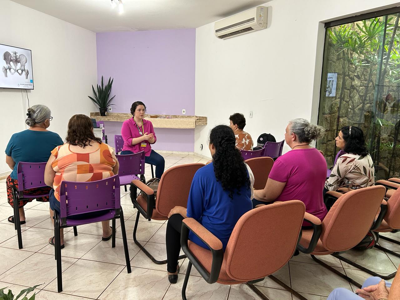 MARÇO PARA ELAS - MULHERES APRENDEM SOBRE FORTALECIMENTO DO ASSOALHO PÉLVICO