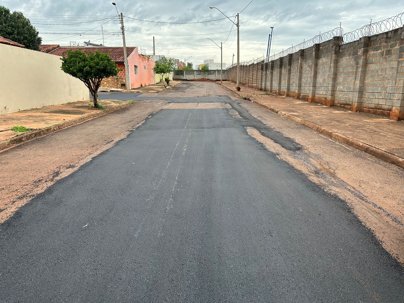 PREFEITURA REALIZA RECUPERAÇÃO DE VIAS DO JARDIM SÃO CRISPIM