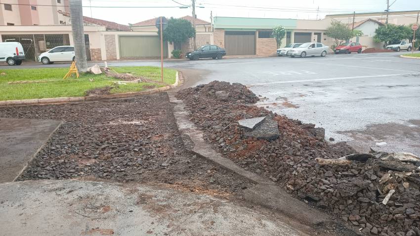 PREFEITURA INSTALA SARJETÃO NA AVENIDA DAS NAÇÕES