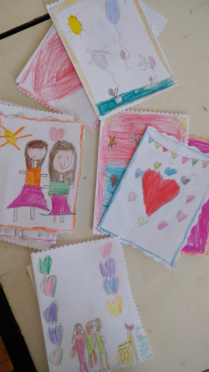 CARTINHAS DE INCENTIVO SÃO ENTREGUES À CRIANÇAS EM TRATAMENTO DE SAÚDE