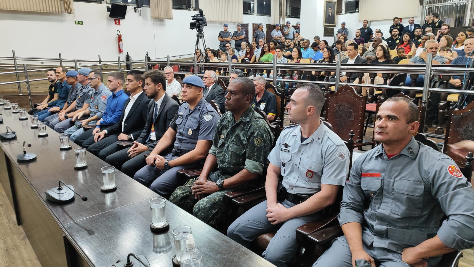 PREFEITURA PARTICIPA DE HOMENAGEM ÀS FORÇAS DE SEGURANÇA PÚBLICA