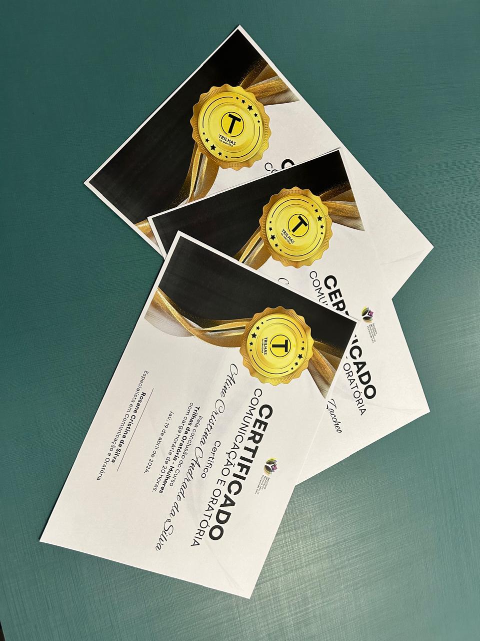 MULHERES RECEBEM CERTIFICAÇÃO DE CURSO DE COMUNICAÇÃO E ORATÓRIA