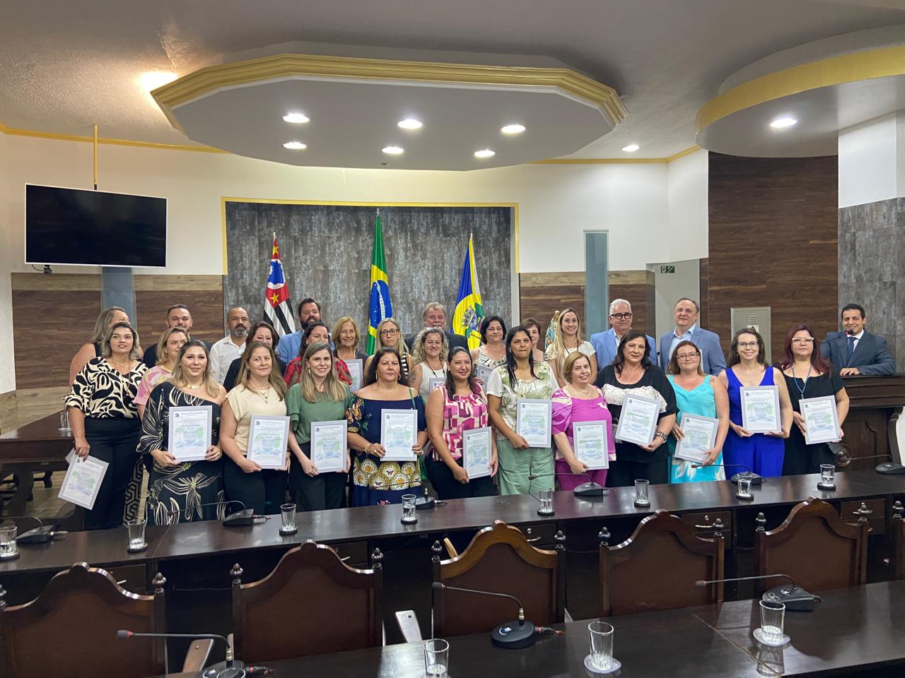 SERVIDORES DA SAÚDE SÃO HOMENAGEADOS